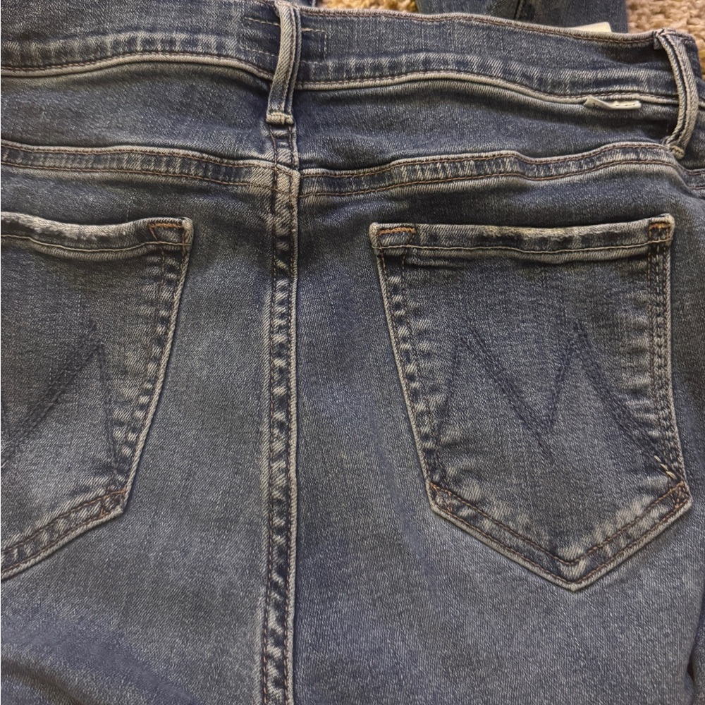 MOTHER The Weekend Fray Jeans 'Walking on Coals' Wash - Picture 7 of 9